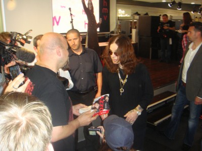 Ozzy HMV signing 2010 - 5.jpg
