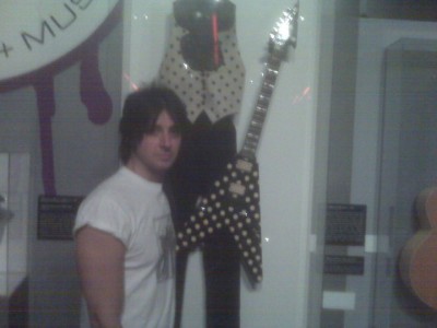 38027_10150244328035223_803030222_13775884_8206562_n.jpg (57.83 KiB) Viewed 15637 times July 2010 Rock and Roll Hall of Fame Cleveland, OH