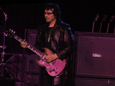 Tony Iommi 2012.jpg