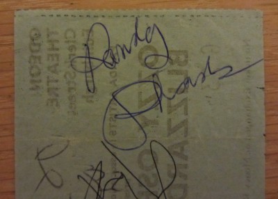 Clear autograph for anybody to make a comparison.