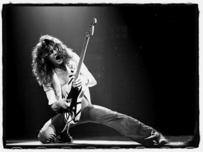 1a-Eddie-Van-Halen-rock-guitar-legends-32164684-800-600.jpg